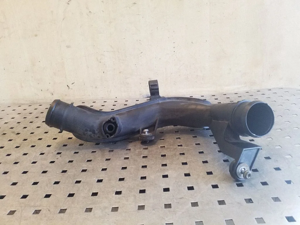 Intercooler hose/pipe 5N0145770A