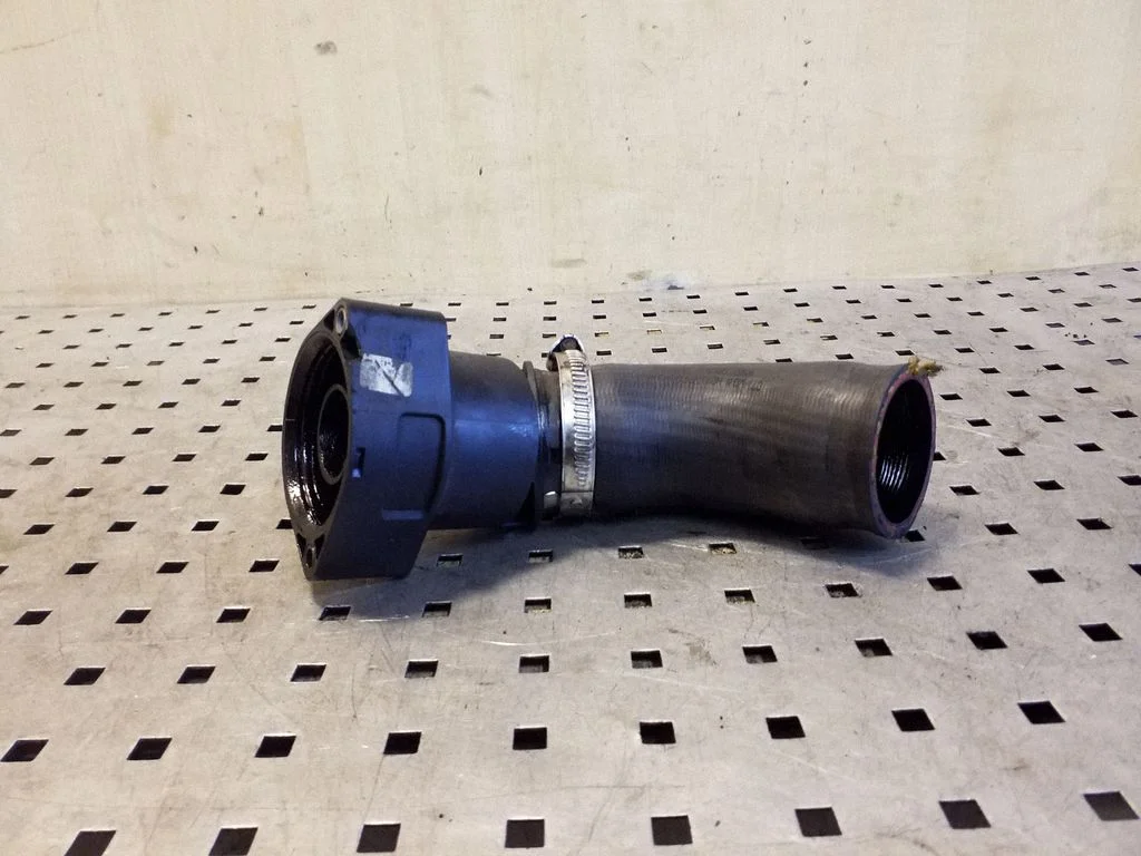 Intercooler hose/pipe 04L145828G