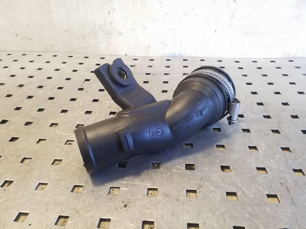 Intercooler hose/pipe
