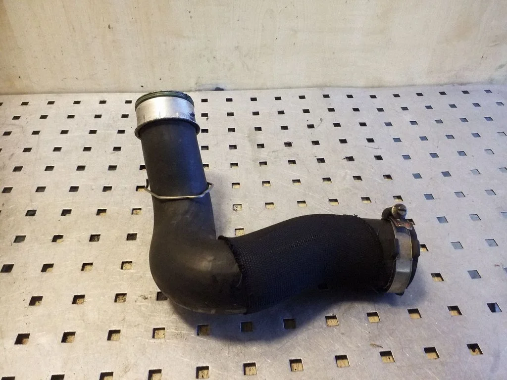 Intercooler hose/pipe 7L6145738A