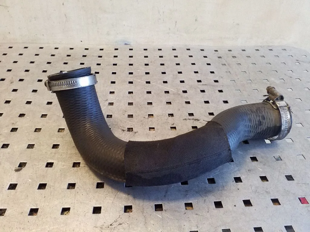 Intercooler hose/pipe