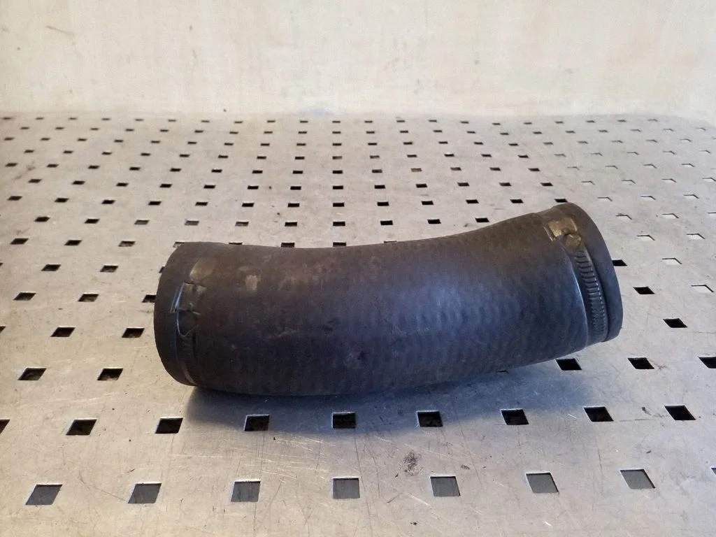 Intercooler hose/pipe