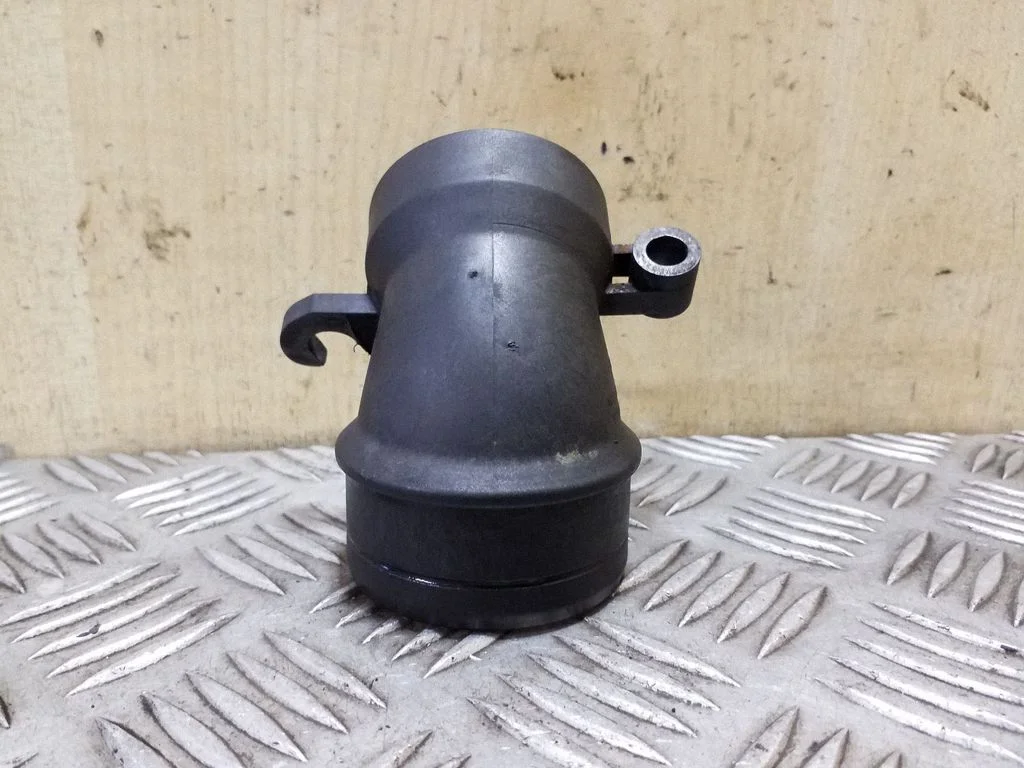 Intercooler hose/pipe 5N0129635