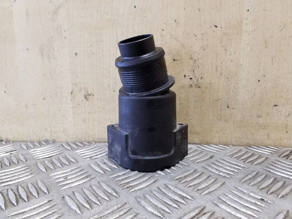 Intercooler hose/pipe 03L131111J