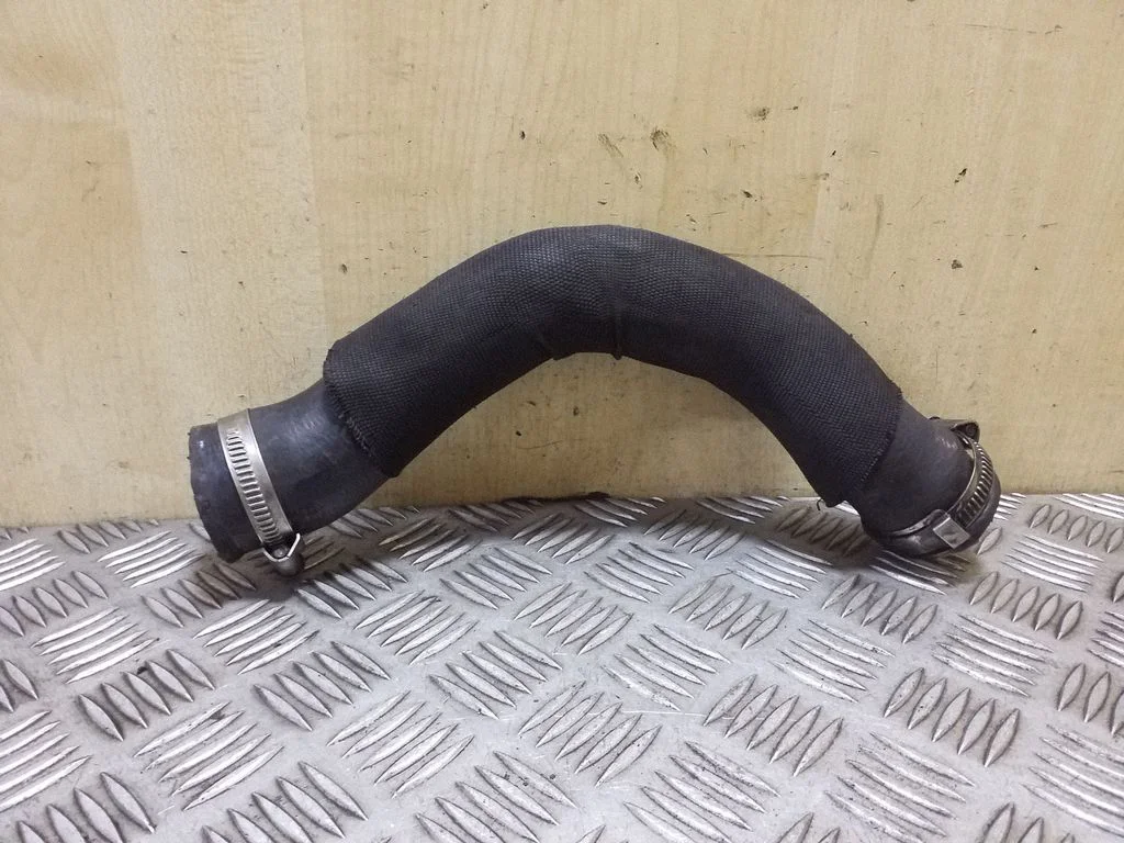 Wąż / rura intercoolera 4F0145943H