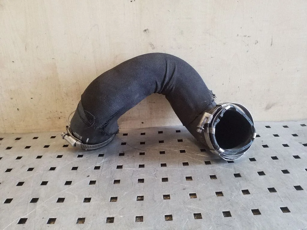 Wąż / rura intercoolera 4F0145731G