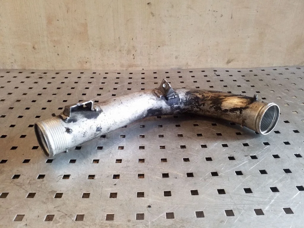 Intercooler hose/pipe 059145731AK