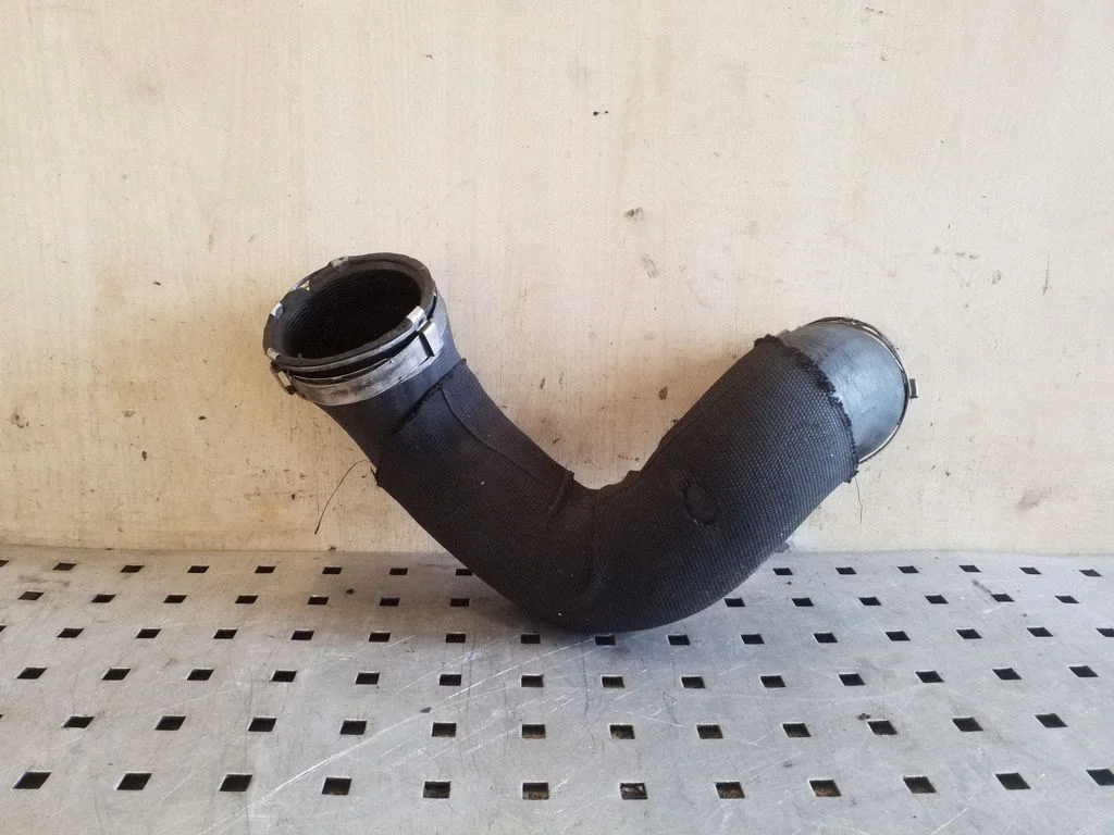 Wąż / rura intercoolera 4F0145737