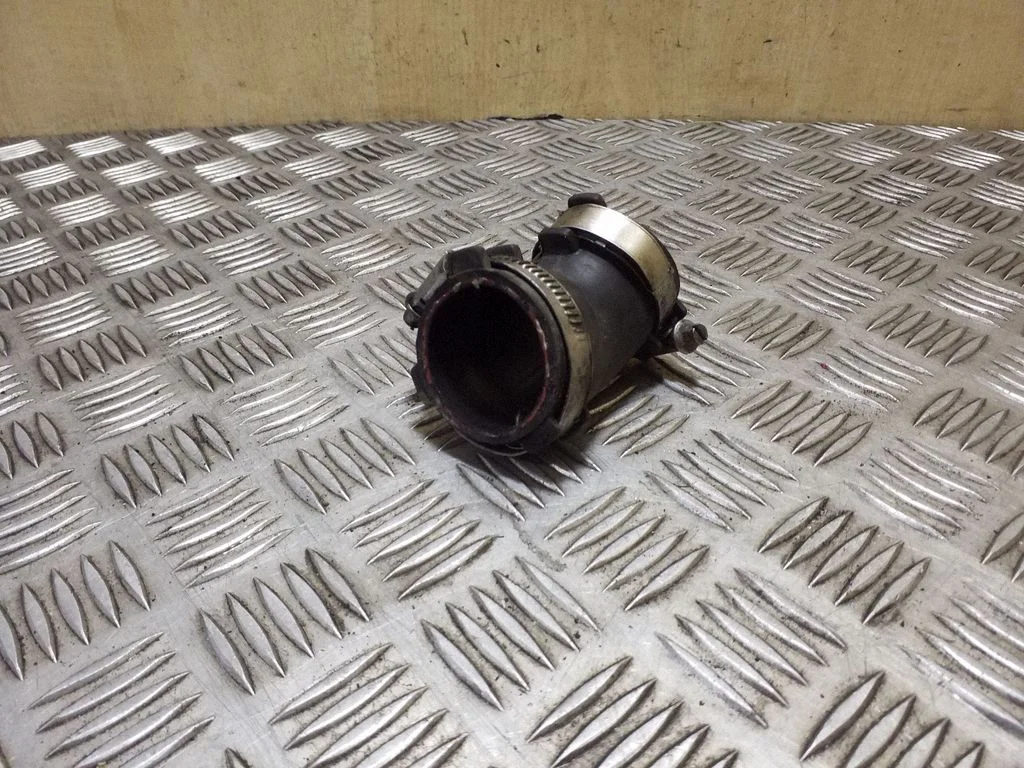Wąż / rura intercoolera 4F0145980