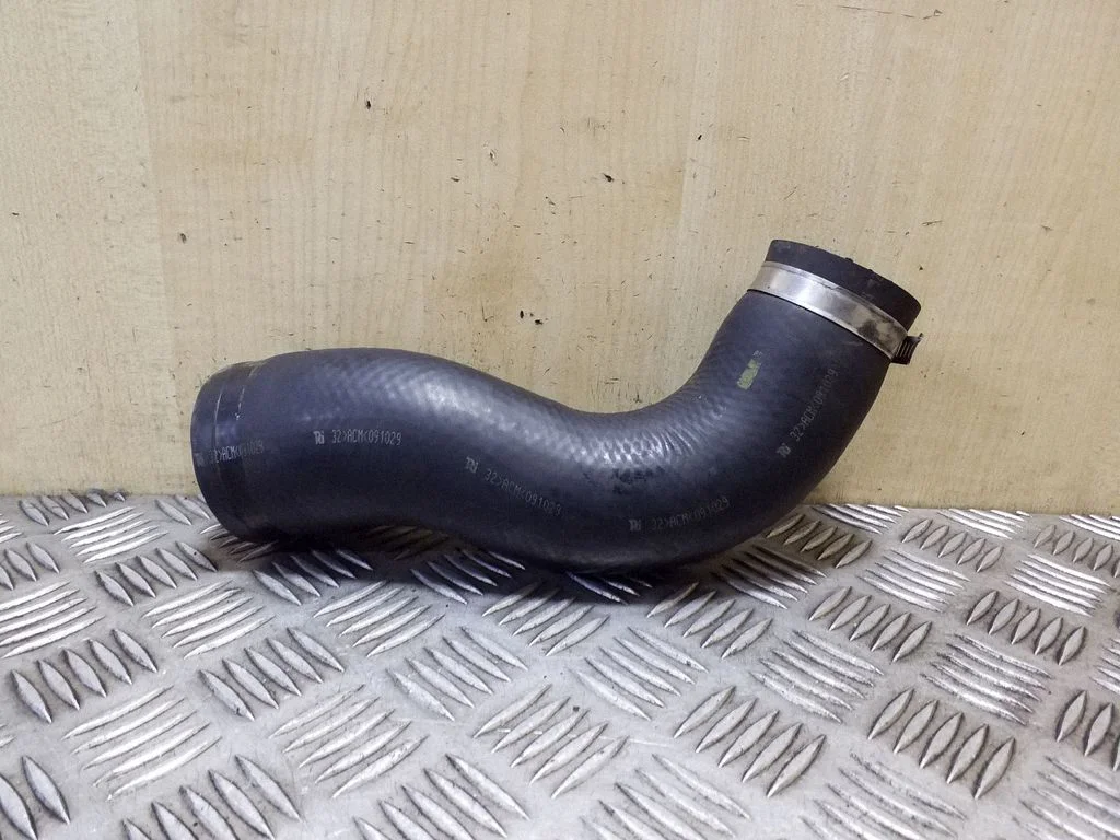 Intercooler hose/pipe