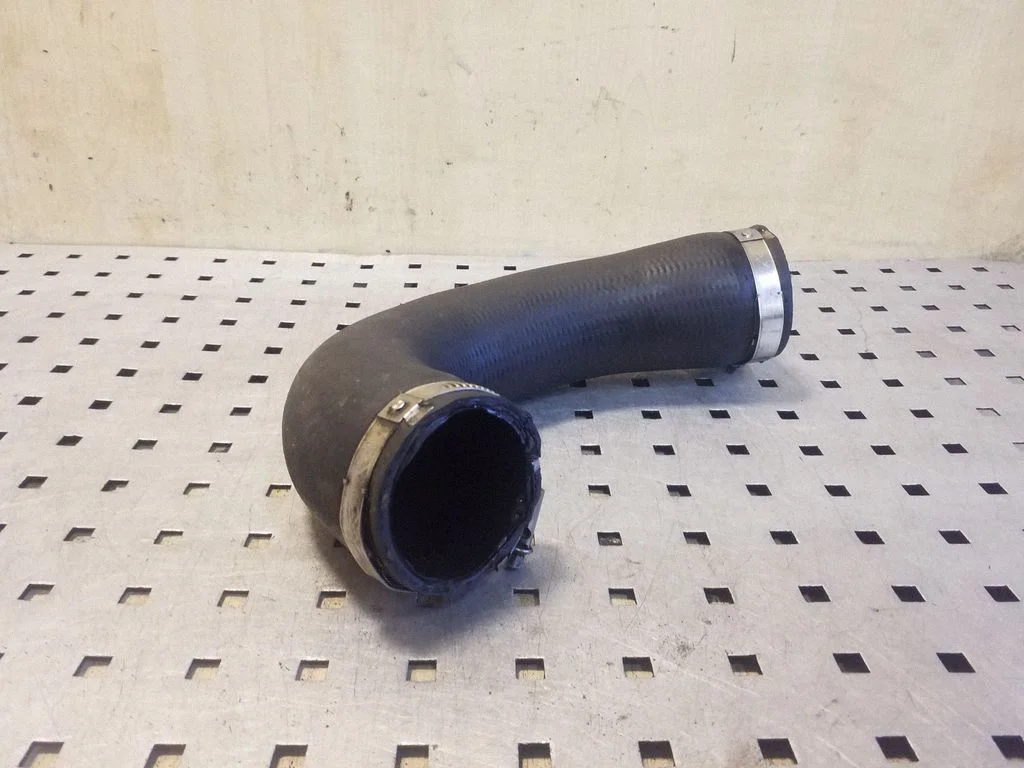 Intercooler hose/pipe