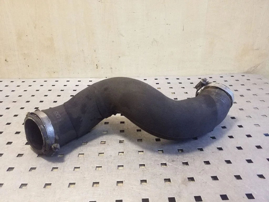 Intercooler hose/pipe 8R0145737N