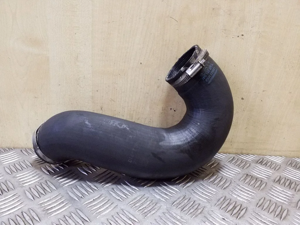 Intercooler hose/pipe 7P0145972A
