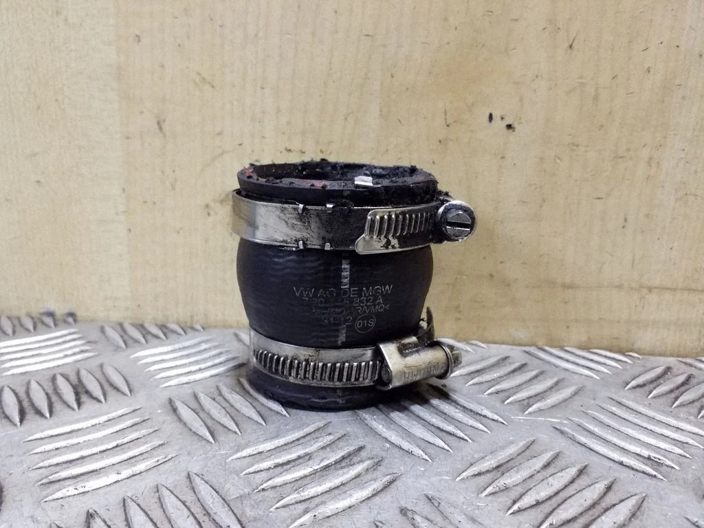 Intercooler hose/pipe 7P0145832A