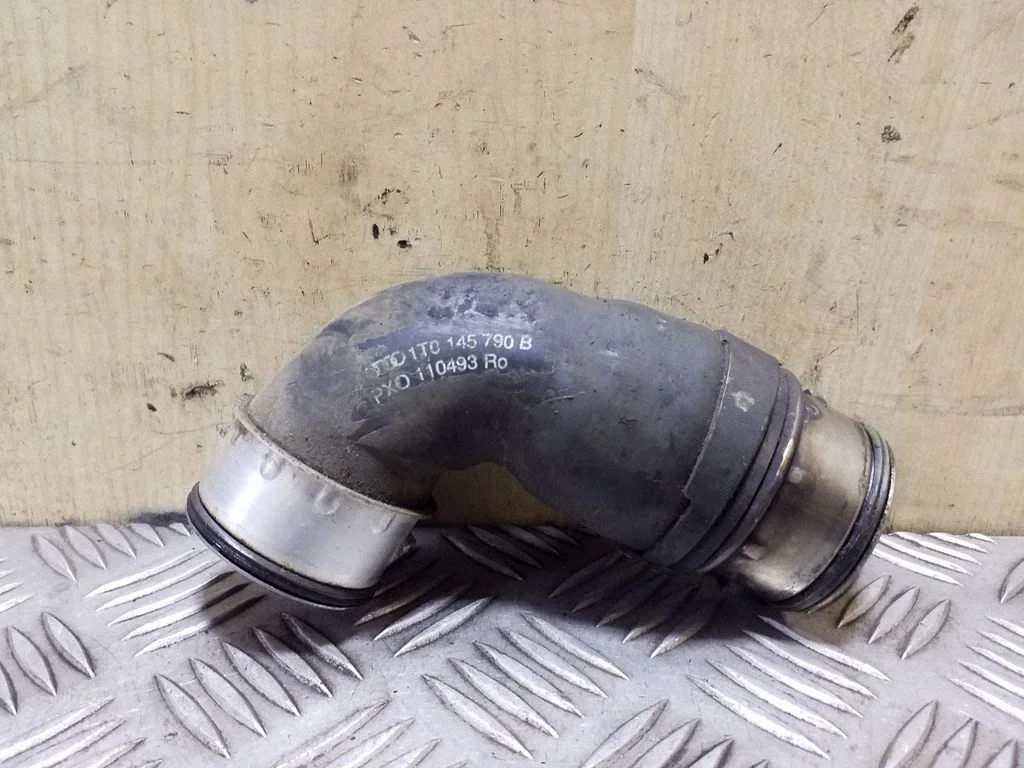 Intercooler hose/pipe 1T0145790B