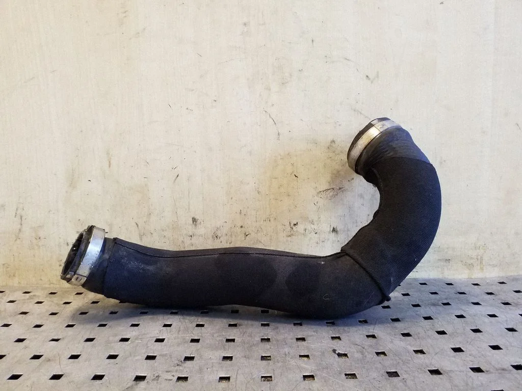Wąż / rura intercoolera 8R0145738H