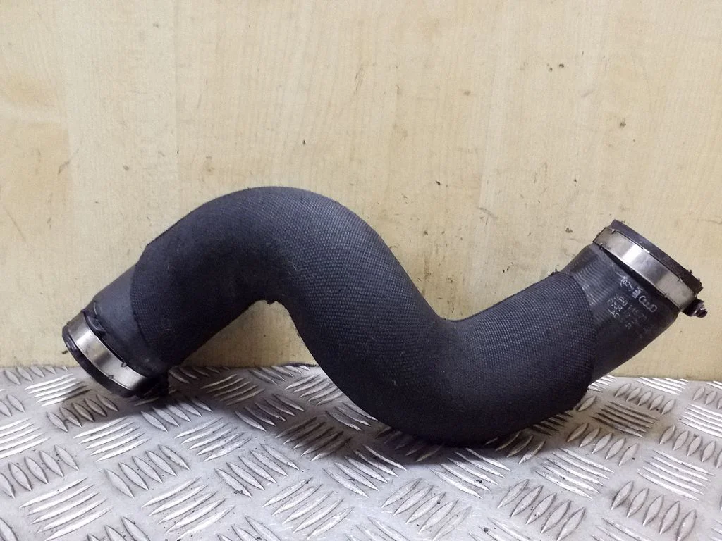 Wąż / rura intercoolera 8R0145737H