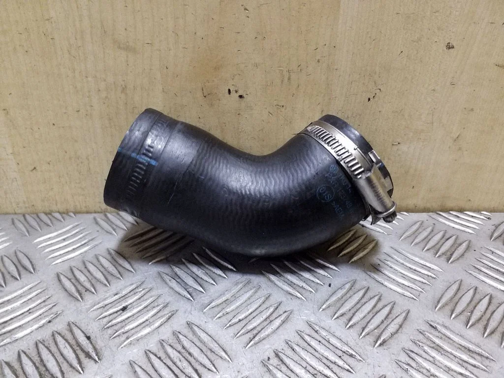 Vahejahuti voolik (-ud)/ toru (-d) 1K0145838AF
