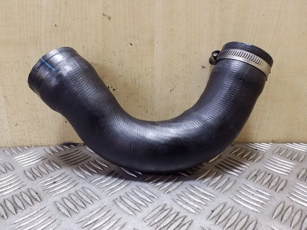 Vahejahuti voolik (-ud)/ toru (-d) 1K0145834AT
