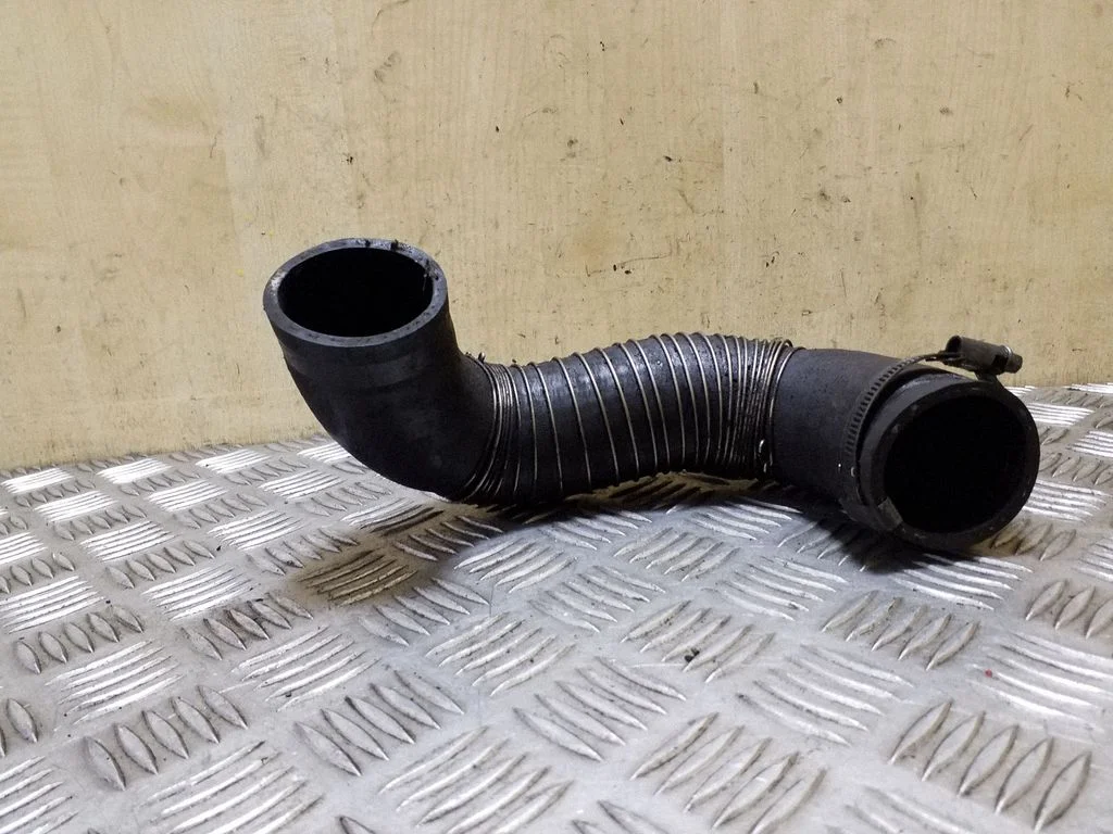 Intercooler hose/pipe