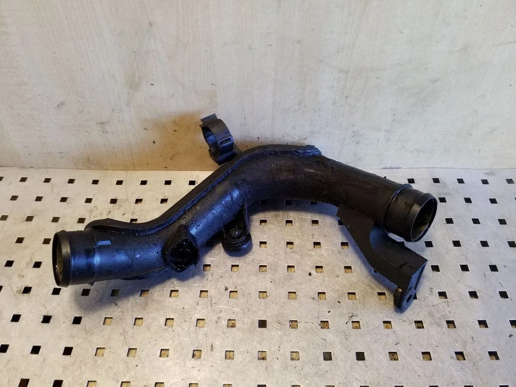 Intercooler hose/pipe 5N0145770A
