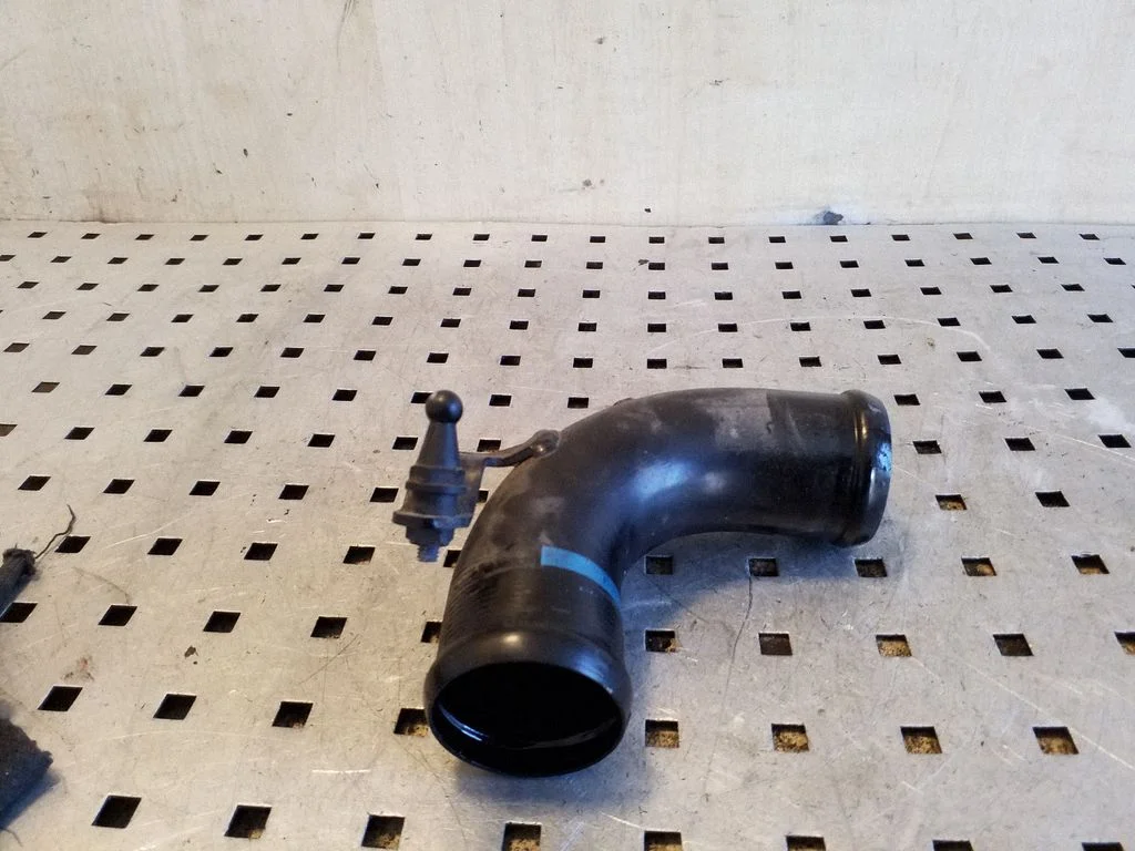 Intercooler hose/pipe AV616C750AE