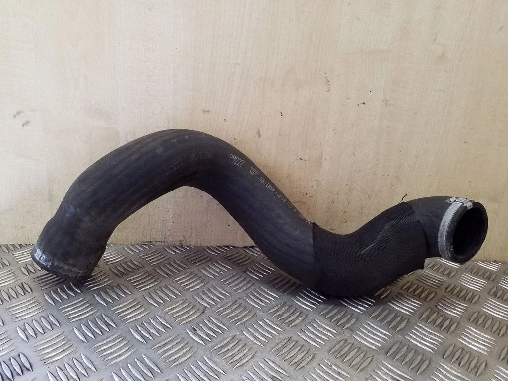 Intercooler hose/pipe 30792545