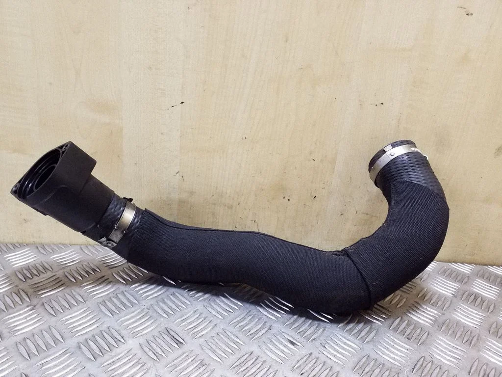 Wąż / rura intercoolera 03L131111G