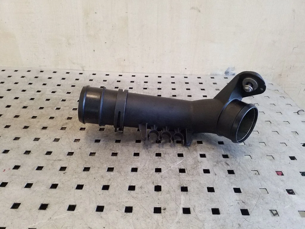 Intercooler hose/pipe 3C0145770B