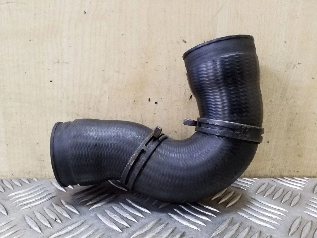Vahejahuti voolik (-ud)/ toru (-d) – Volkswagen Golf IV (1998-2005)