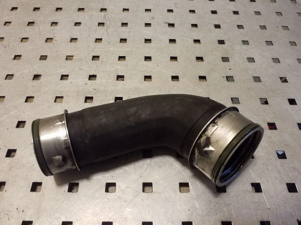 Intercooler hose/pipe