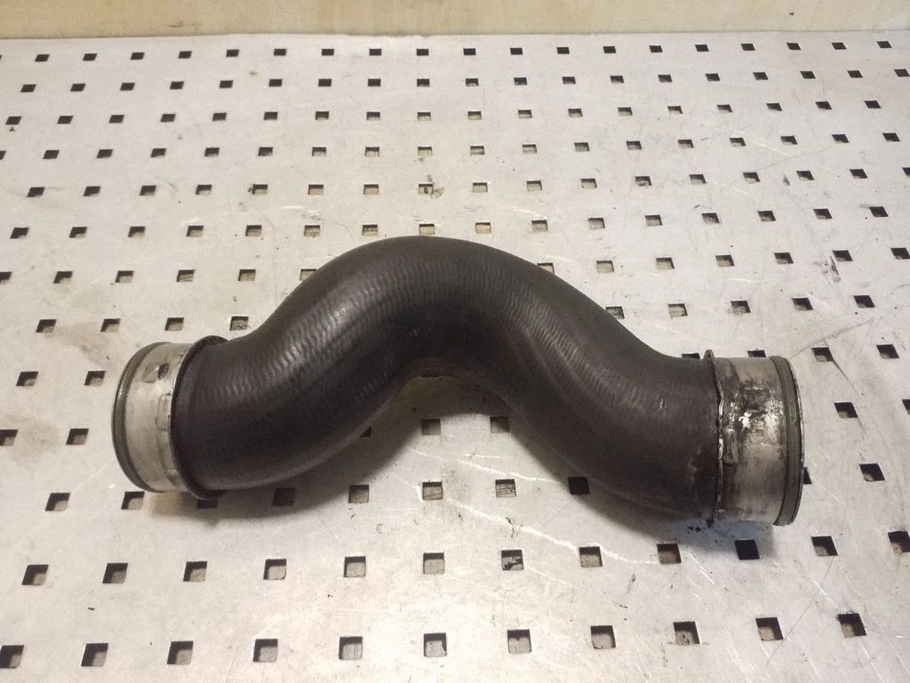 Intercooler hose/pipe