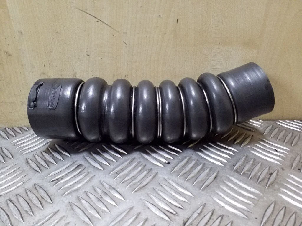 Intercooler hose/pipe