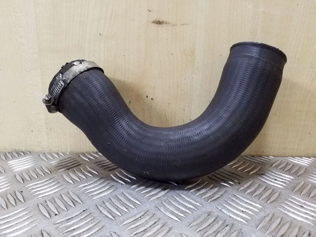 Vahejahuti voolik (-ud)/ toru (-d) 1K0145834AP