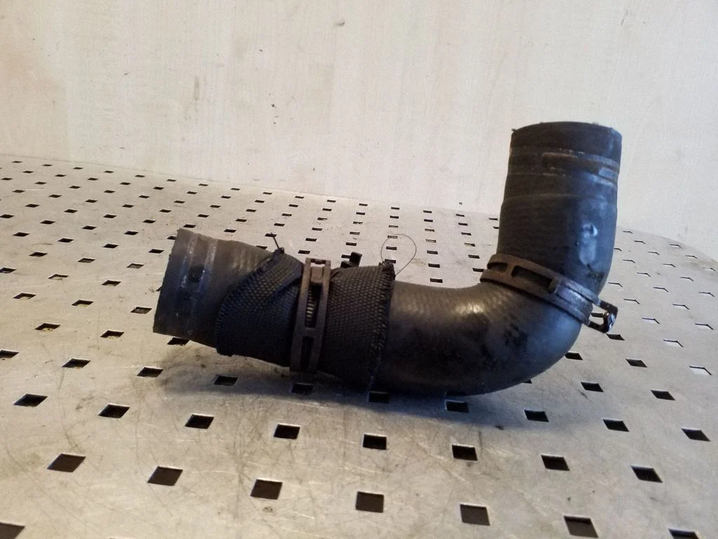 Intercooler hose/pipe