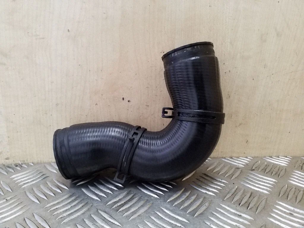 Vahejahuti voolik (-ud)/ toru (-d) – Volkswagen Golf IV (1998-2005)