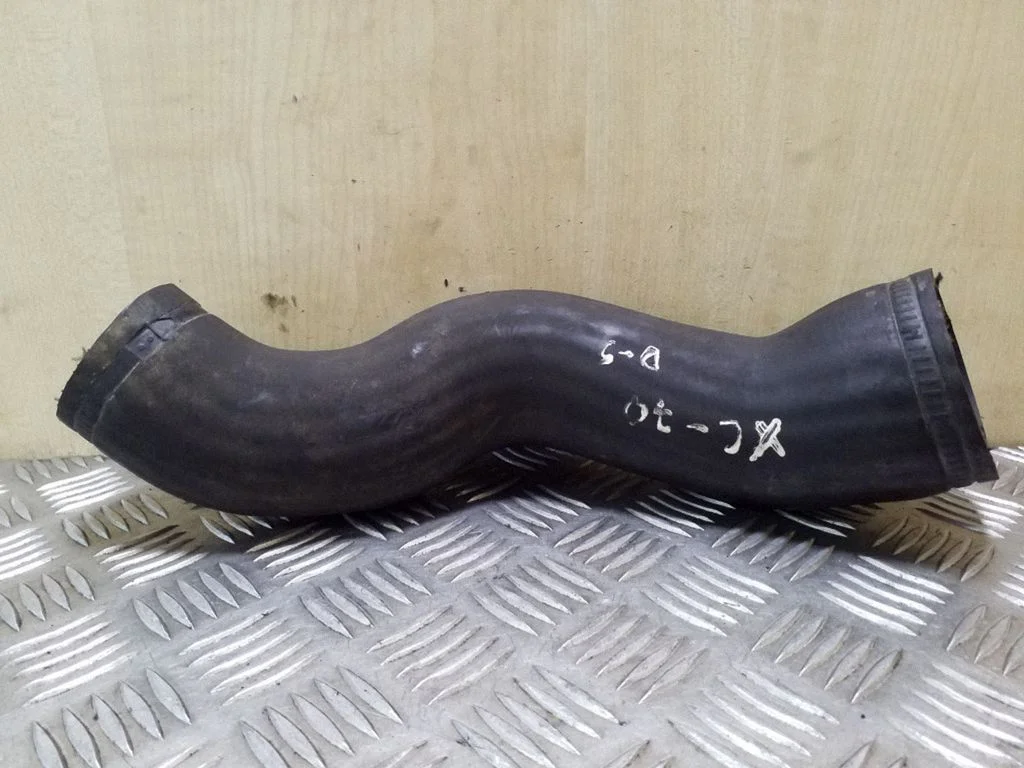 Vahejahuti voolik (-ud)/ toru (-d) 30680218