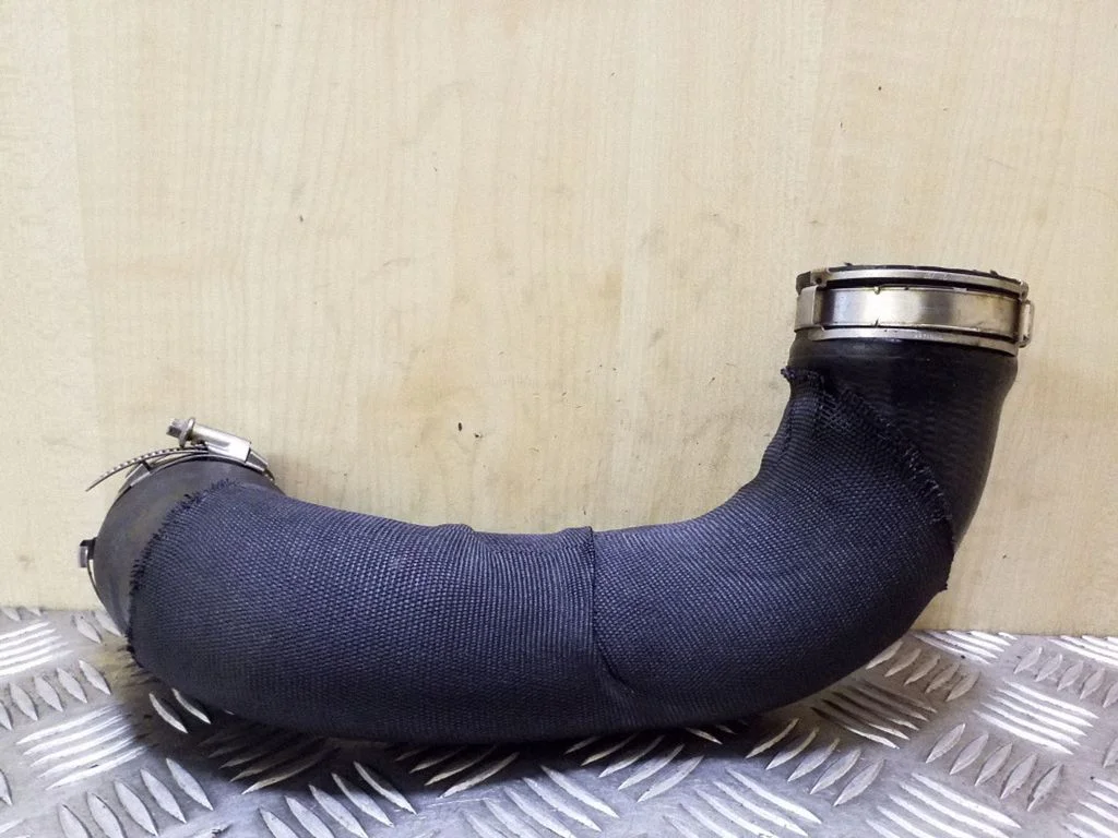 Wąż / rura intercoolera 8K0145709E