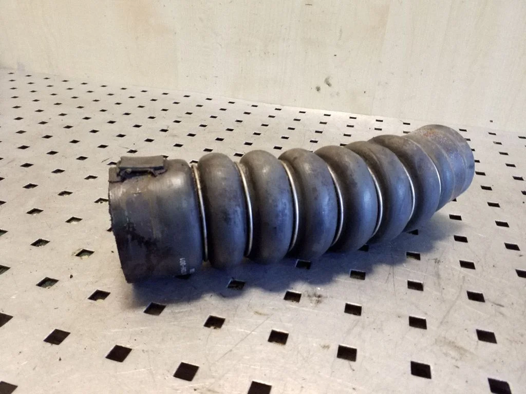Intercooler hose/pipe