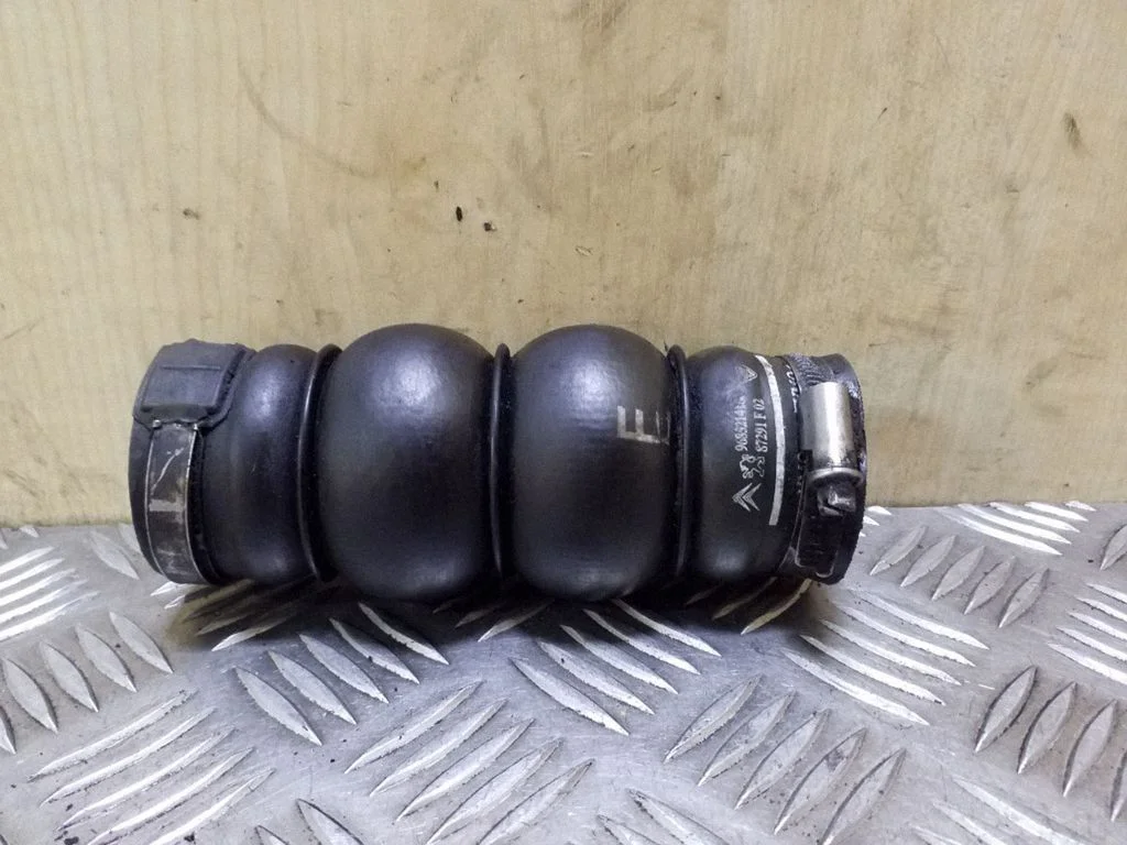 Intercooler hose/pipe