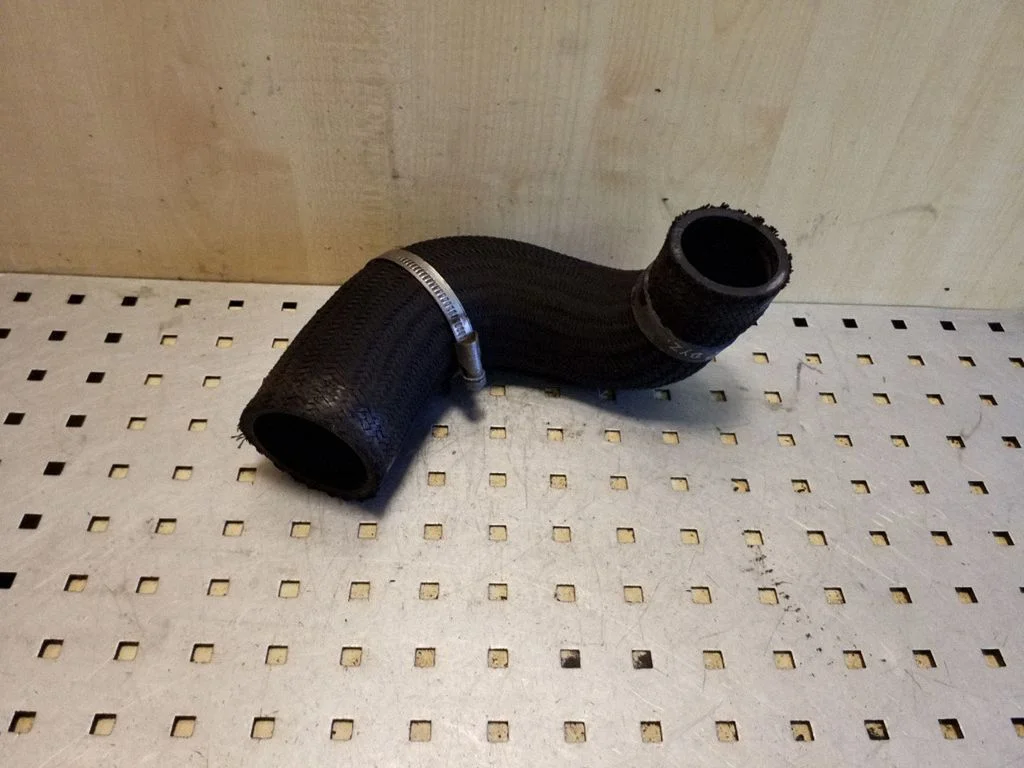 Intercooler hose/pipe