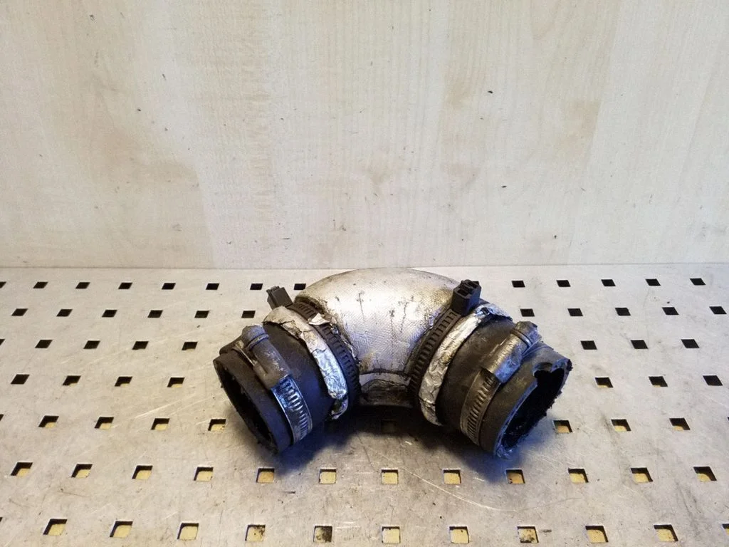 Intercooler hose/pipe