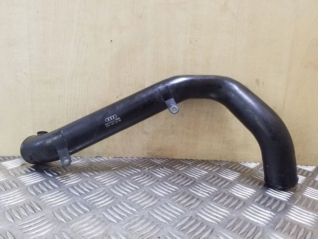 Intercooler hose/pipe 059145731M