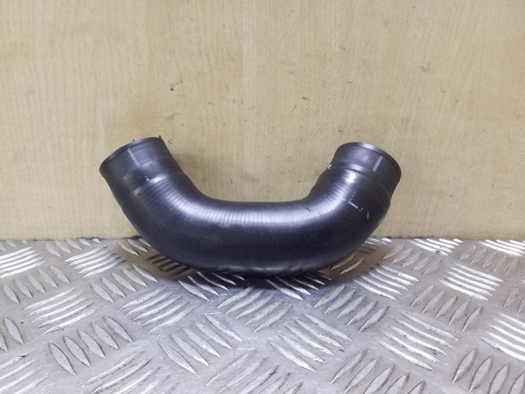 Intercooler hose/pipe