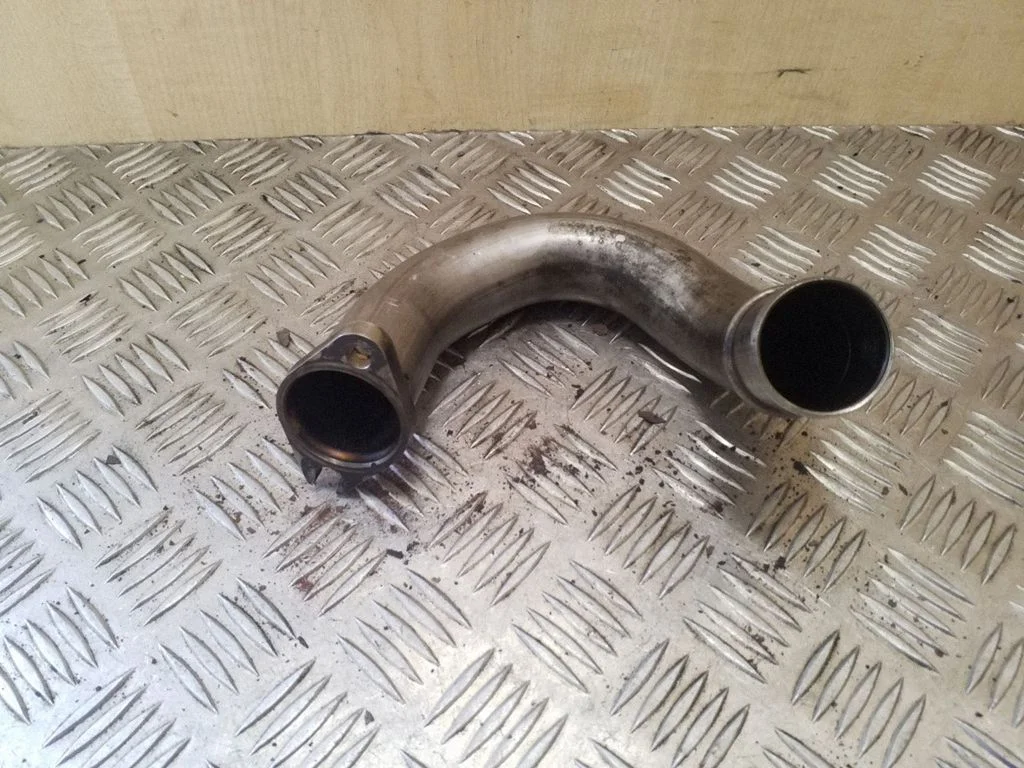 Intercooler hose/pipe 2003639B