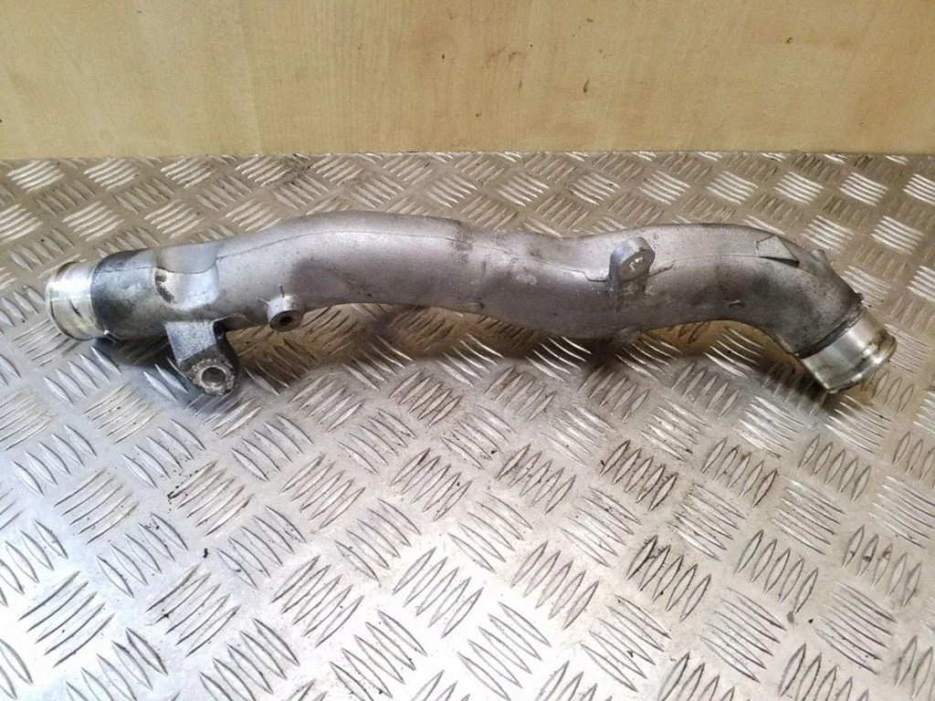 Intercooler hose/pipe