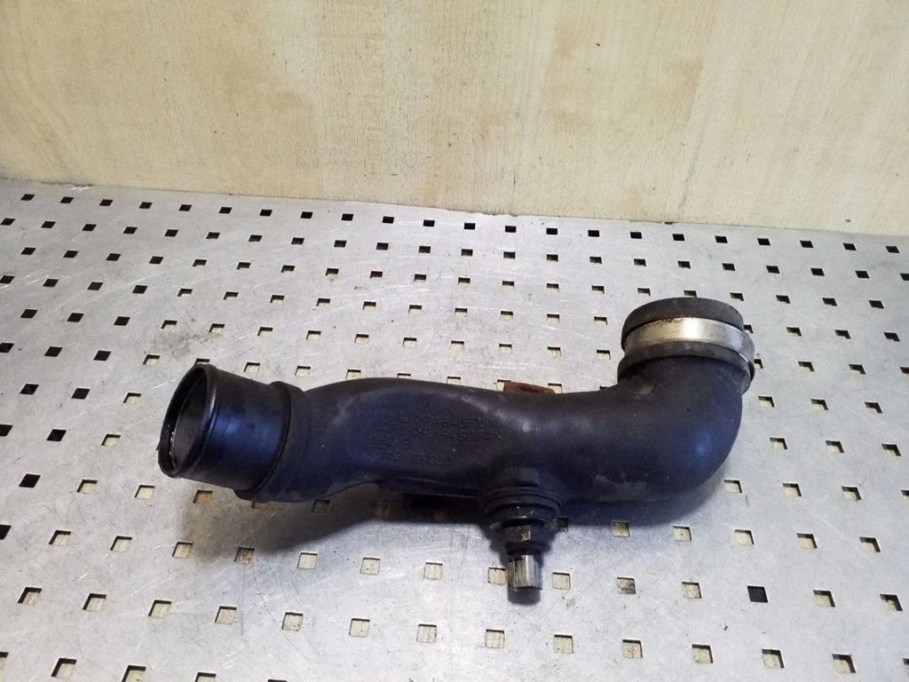 Intercooler hose/pipe 173620R030