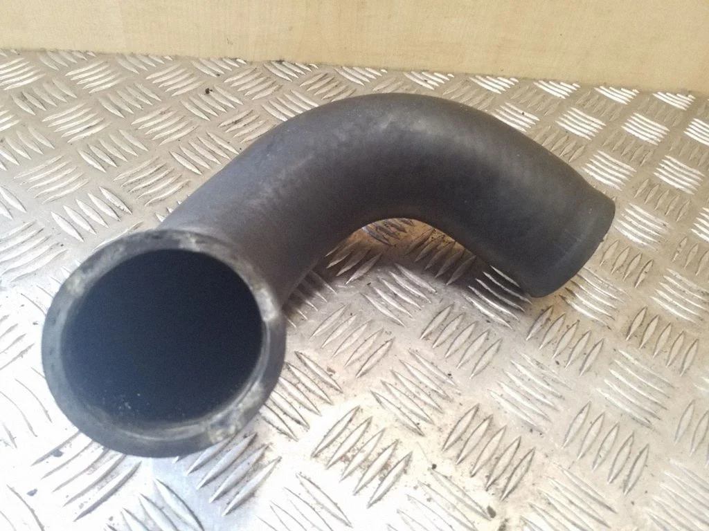 Vahejahuti voolik (-ud)/ toru (-d) – Toyota RAV 4 (XA20) (2000-2005)