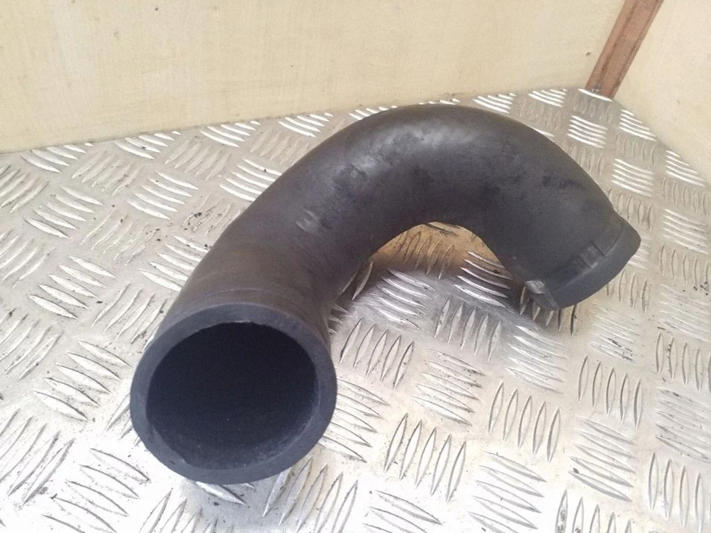Vahejahuti voolik (-ud)/ toru (-d) – Toyota RAV 4 (XA20) (2000-2005)