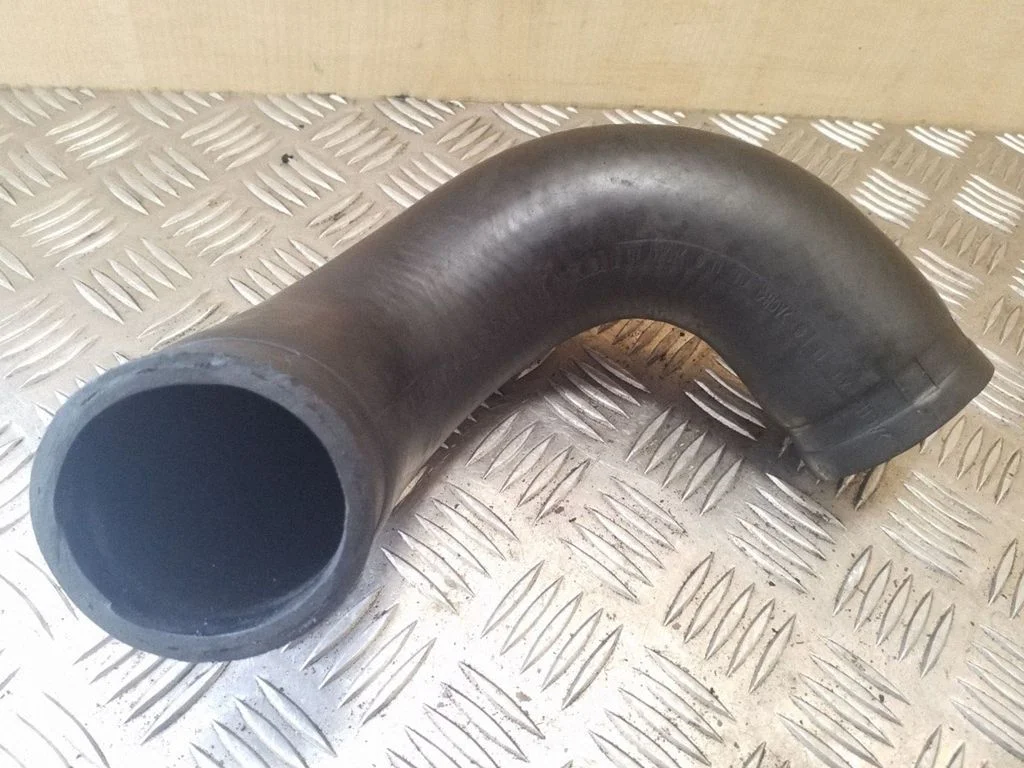 Vahejahuti voolik (-ud)/ toru (-d) – Toyota RAV 4 (XA20) (2000-2005)
